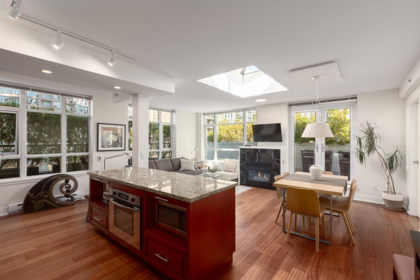 Kitchen Island Photo of PH803 988 Richards Street, Vancouver, BC