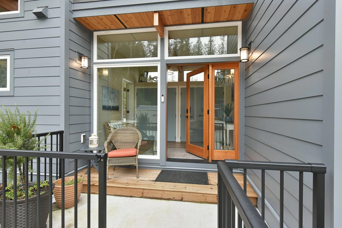 Basement Recreation Room Photo of 5963 Ripple Way, Sechelt, BC