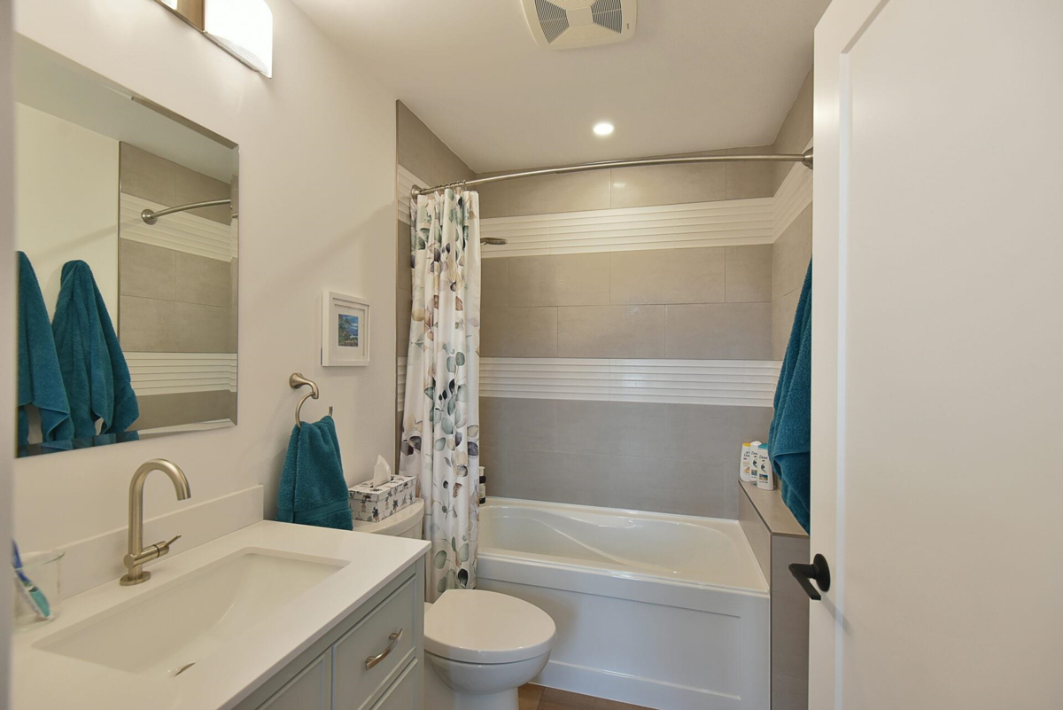 Hot Tub / Spa Photo of 5963 Ripple Way, Sechelt, BC