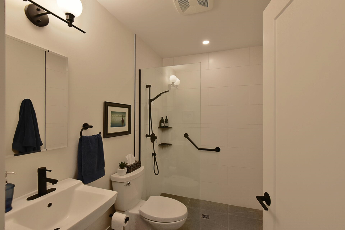 Kitchen Photo of 5963 Ripple Way, Sechelt, BC