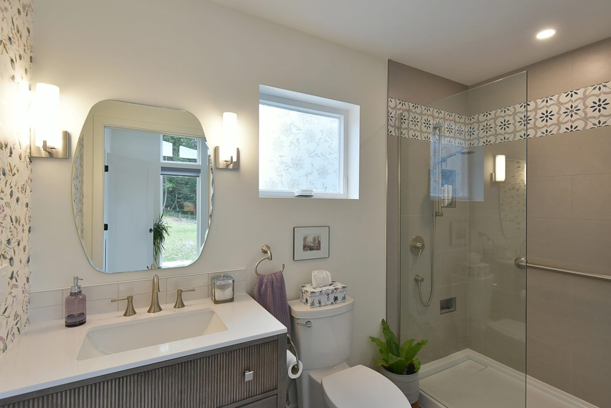 Walk-In Closet Photo of 5963 Ripple Way, Sechelt, BC