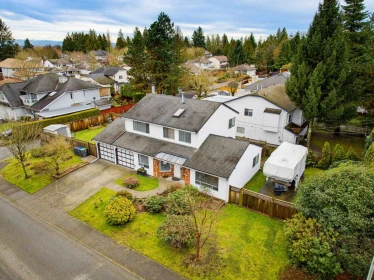 Fitness Center Photo Near 15618 93 Avenue, Surrey, BC