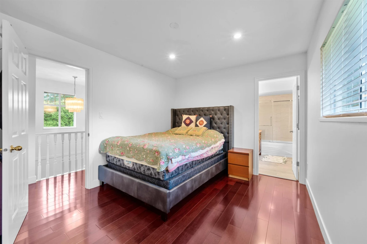 Laundry Room Photo of 441 Inglewood Avenue, West Vancouver, BC