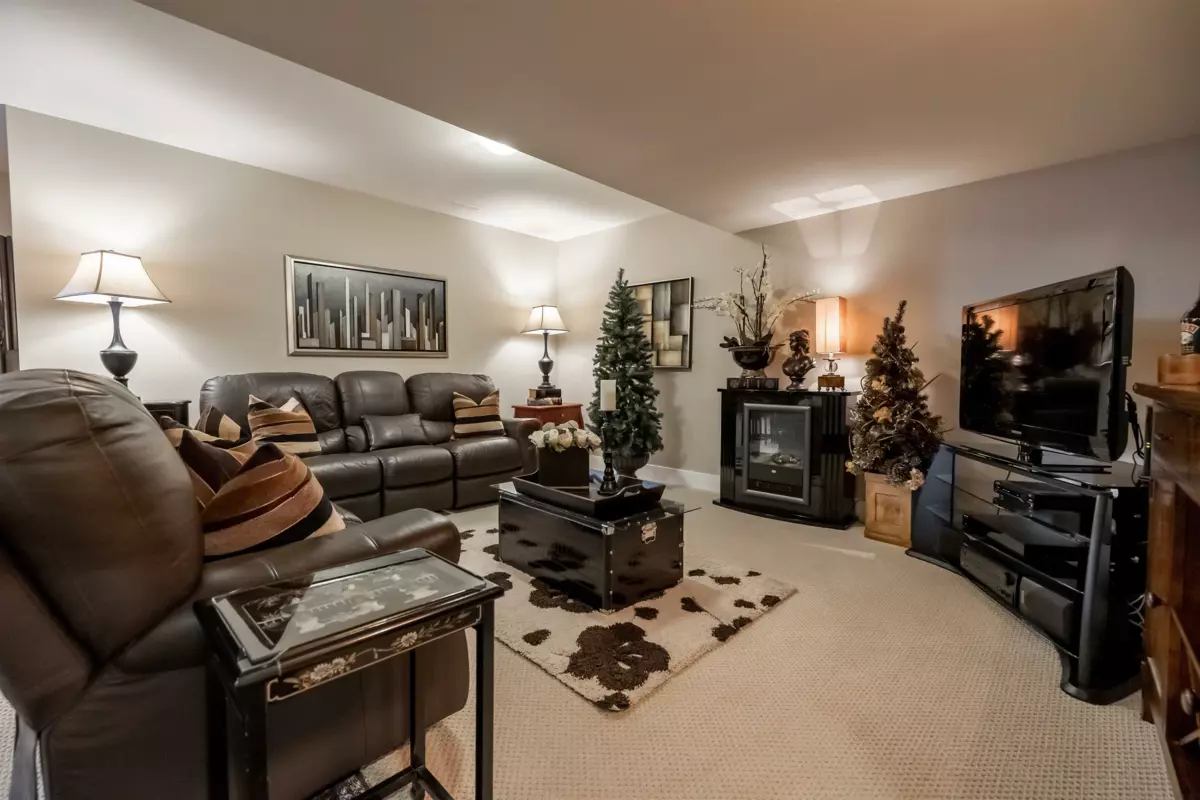 Entry Foyer Photo of 6068 163a Street, Surrey, BC