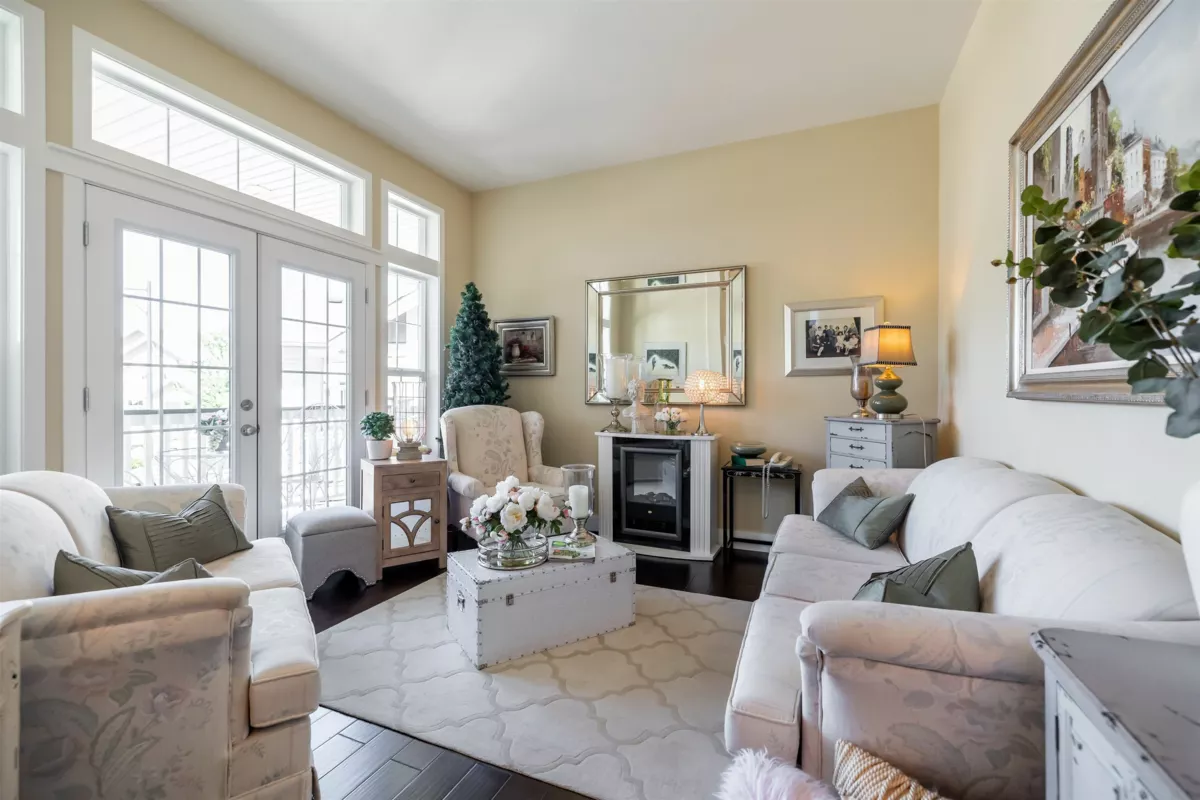 Kitchen Photo of 6068 163a Street, Surrey, BC