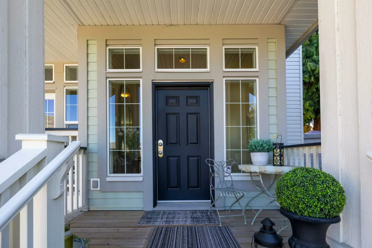 Living Room Photo of 6068 163a Street, Surrey, BC