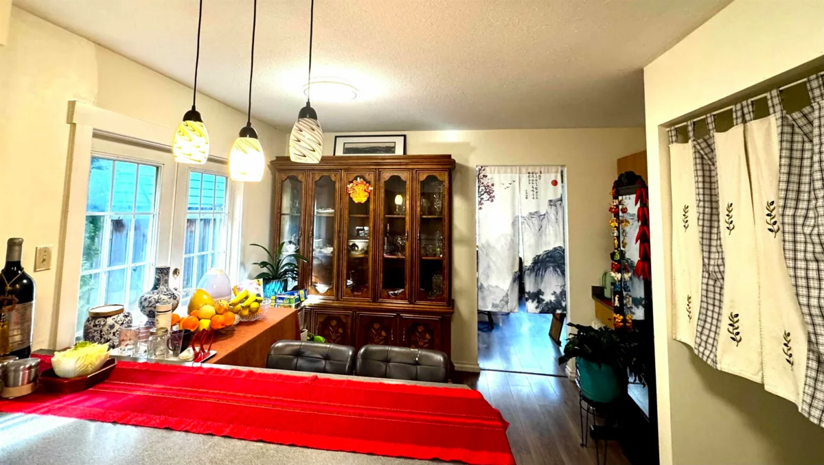 Kitchen Island Photo of 11311 Caravel Court, Richmond, BC