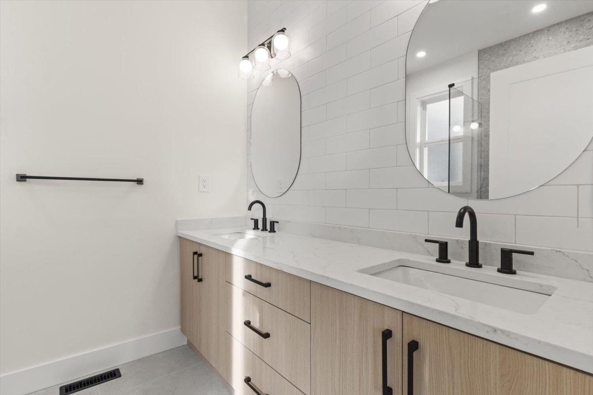 Basement Recreation Room Photo of 2 45141 Watson Road, Chilliwack, BC