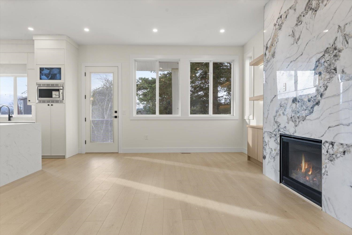 Breakfast Nook Photo of 2 45141 Watson Road, Chilliwack, BC
