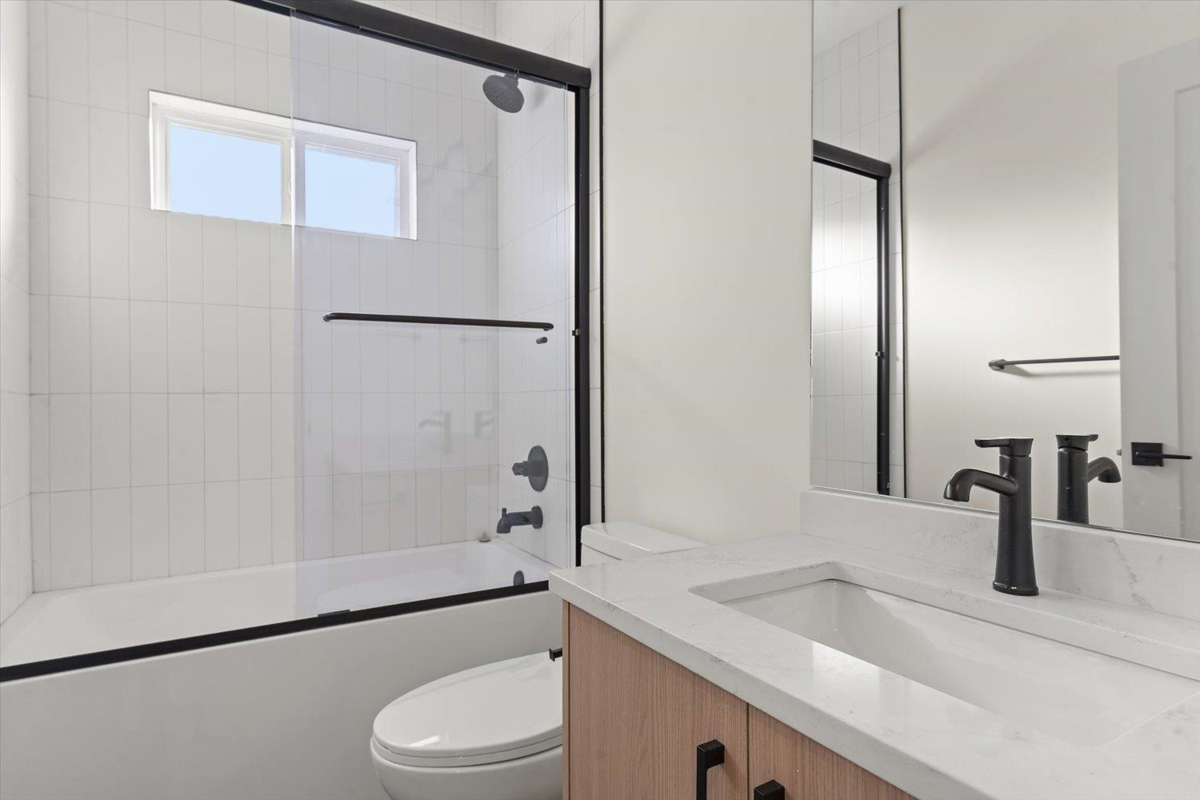 Entry Foyer Photo of 2 45141 Watson Road, Chilliwack, BC