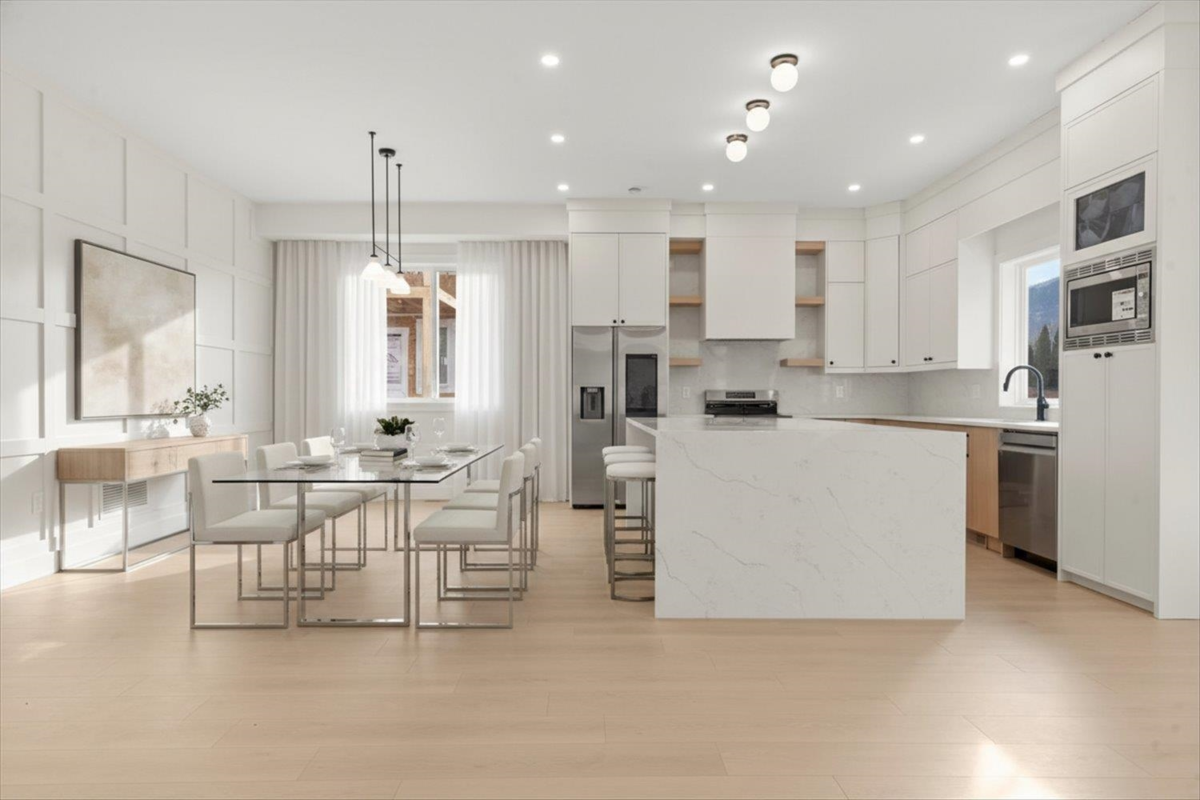 Family Room Photo of 2 45141 Watson Road, Chilliwack, BC