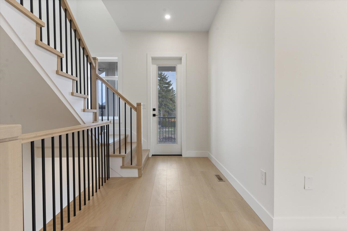 Guest Bathroom Photo of 2 45141 Watson Road, Chilliwack, BC