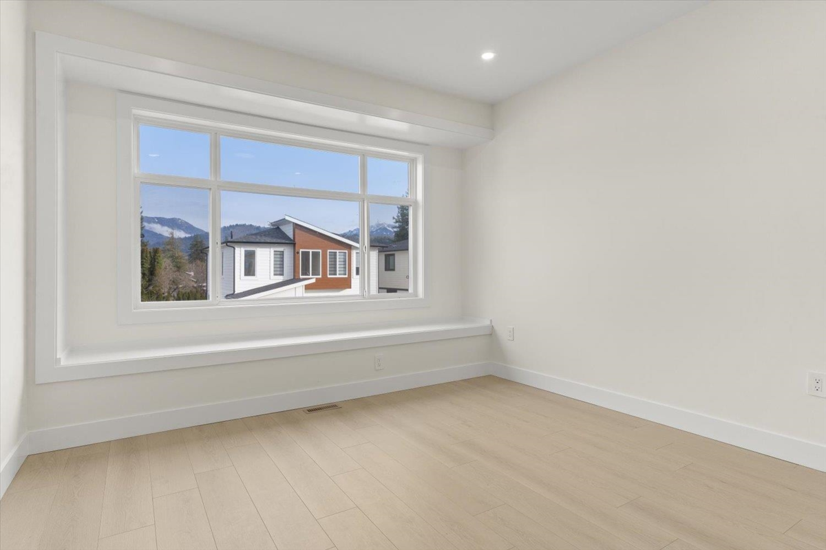 Hallway Photo of 2 45141 Watson Road, Chilliwack, BC