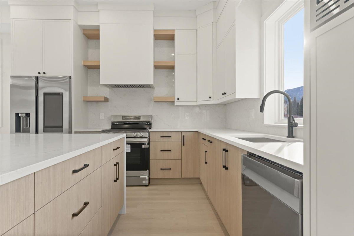 Primary Bathroom Photo of 2 45141 Watson Road, Chilliwack, BC