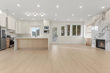 Kitchen Island Photo of 2 45141 Watson Road, Chilliwack, BC