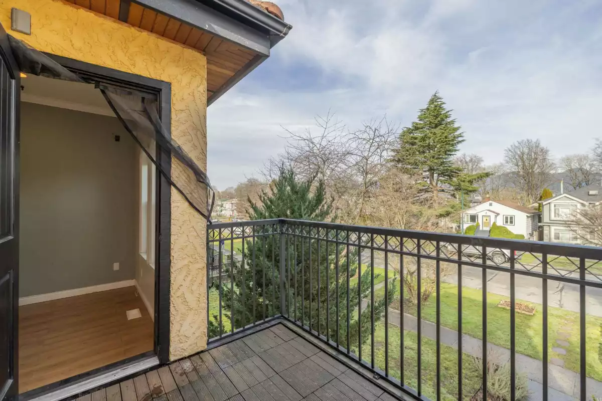 Dining Area Photo of 2638 Charles Street, Vancouver, BC