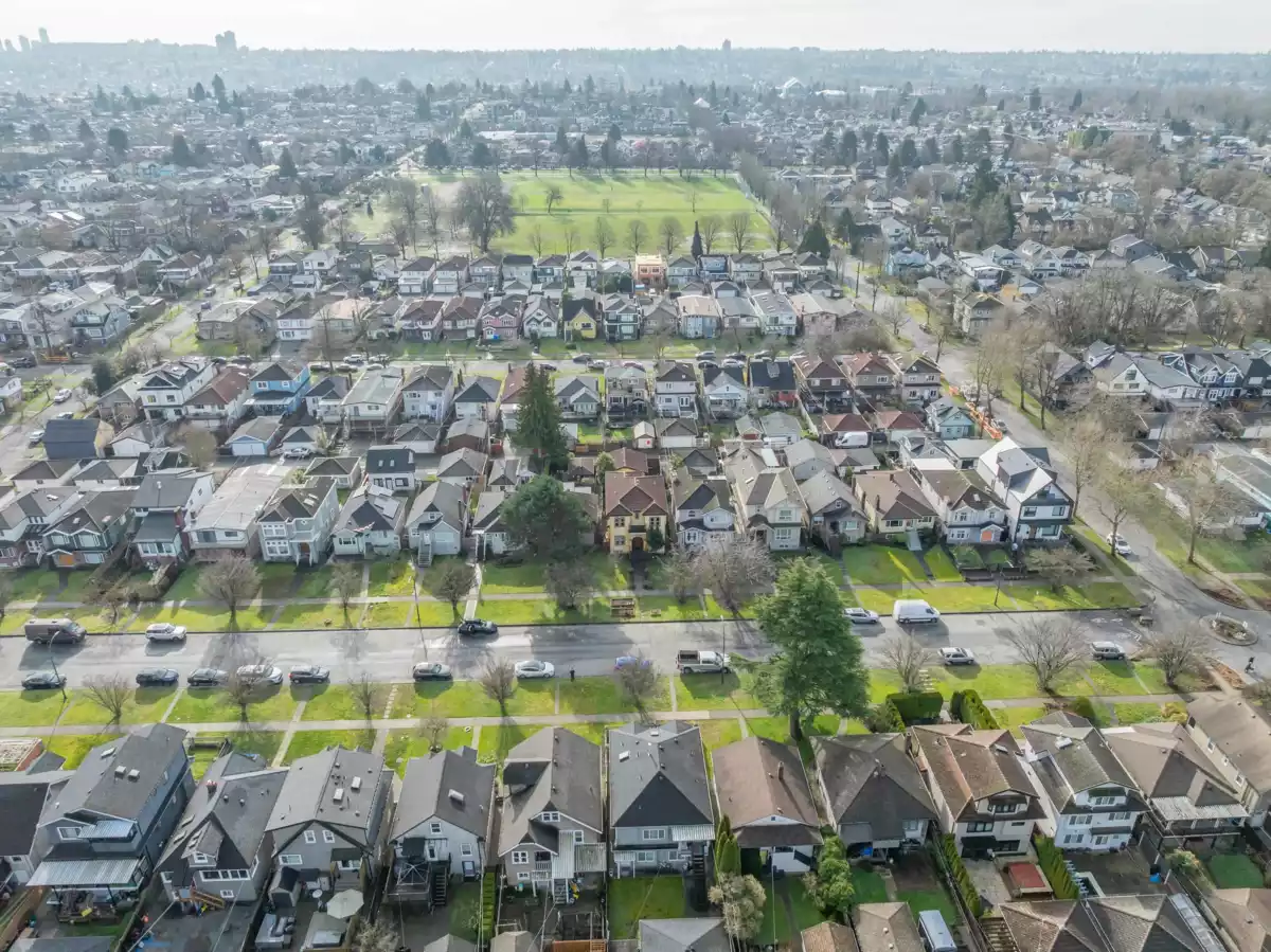 Entry Foyer Photo of 2638 Charles Street, Vancouver, BC