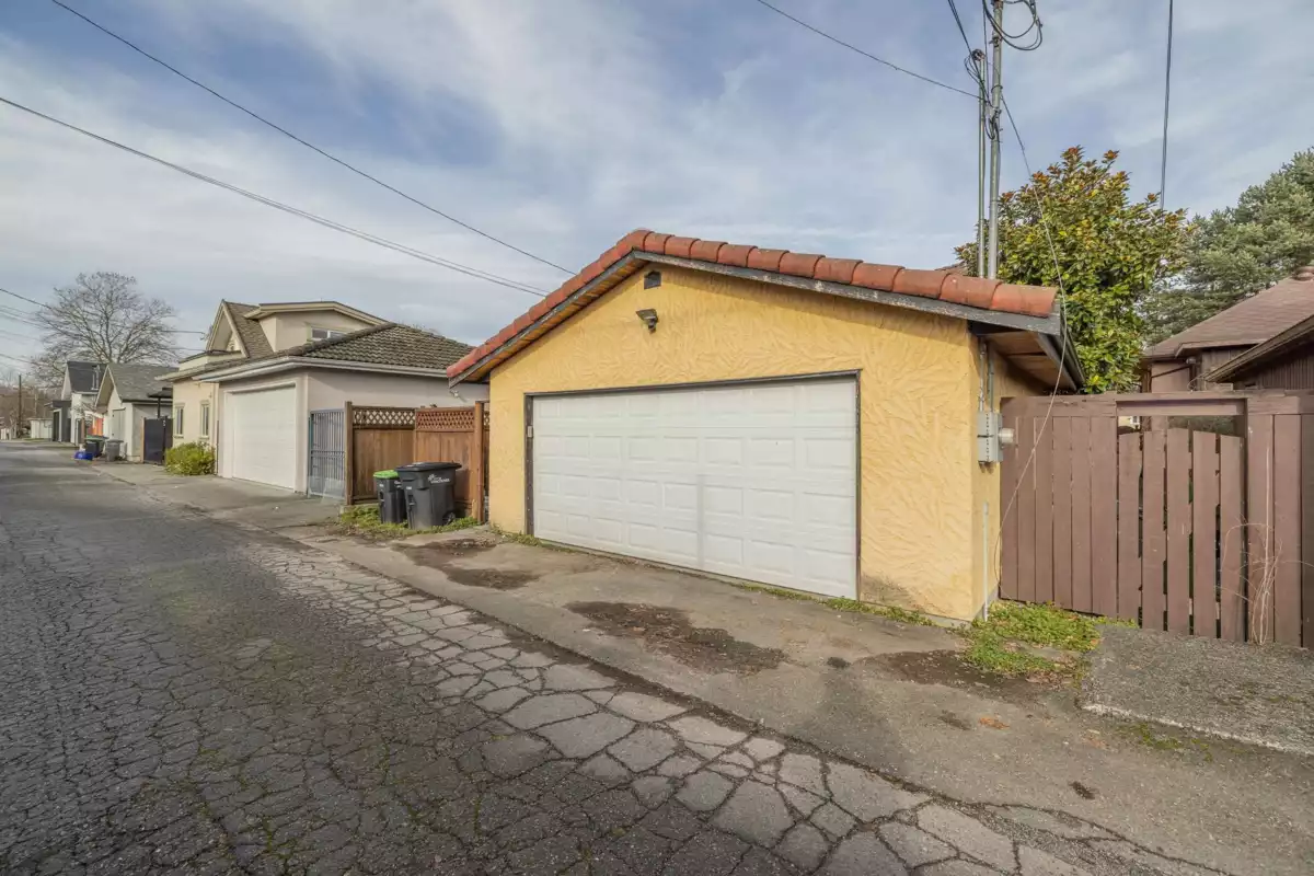 Laundry Room Photo of 2638 Charles Street, Vancouver, BC