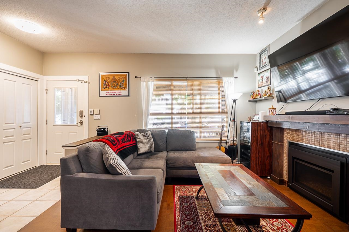 Dining Area Photo of 132 Star Crescent, New Westminster, BC