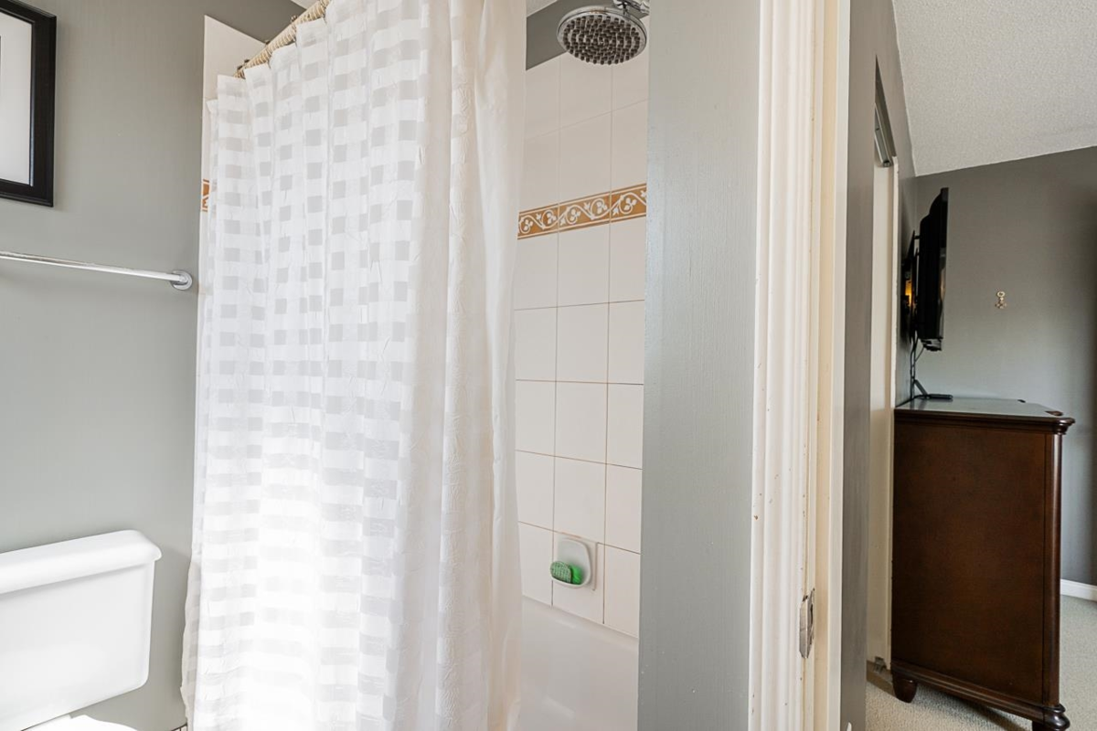 Entry Foyer Photo of 132 Star Crescent, New Westminster, BC