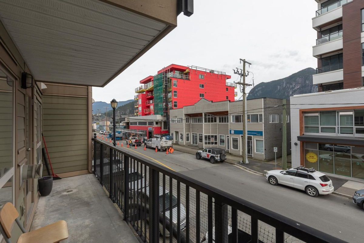 Basement Recreation Room Photo of 112 38003 Second Avenue, Squamish, BC