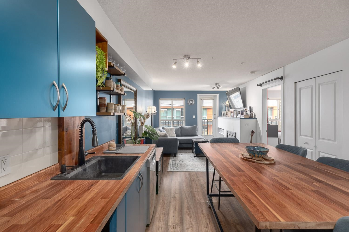 Breakfast Nook Photo of 112 38003 Second Avenue, Squamish, BC