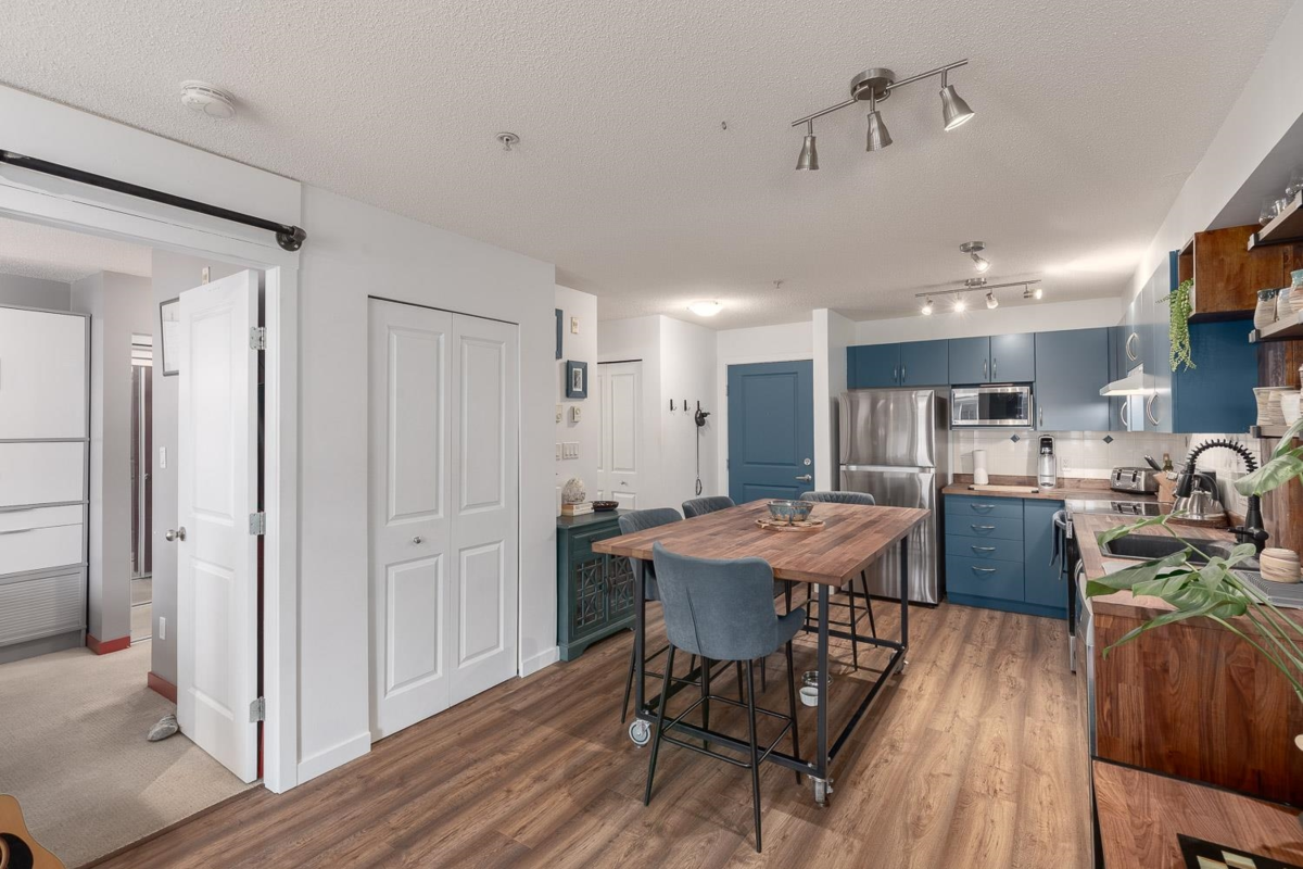 Dining Area Photo of 112 38003 Second Avenue, Squamish, BC