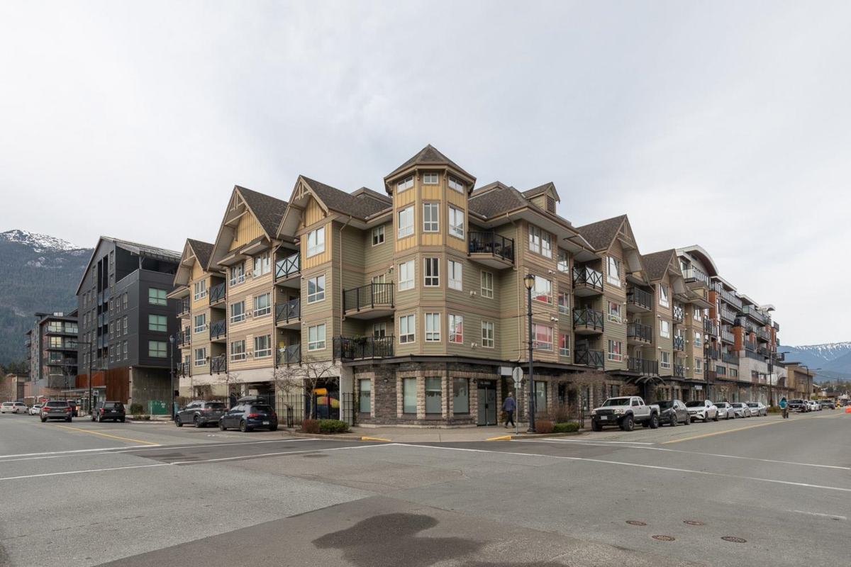 Entry Foyer Photo of 112 38003 Second Avenue, Squamish, BC