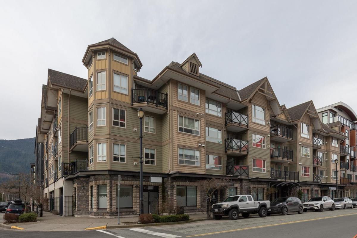 Walk-In Closet Photo of 112 38003 Second Avenue, Squamish, BC