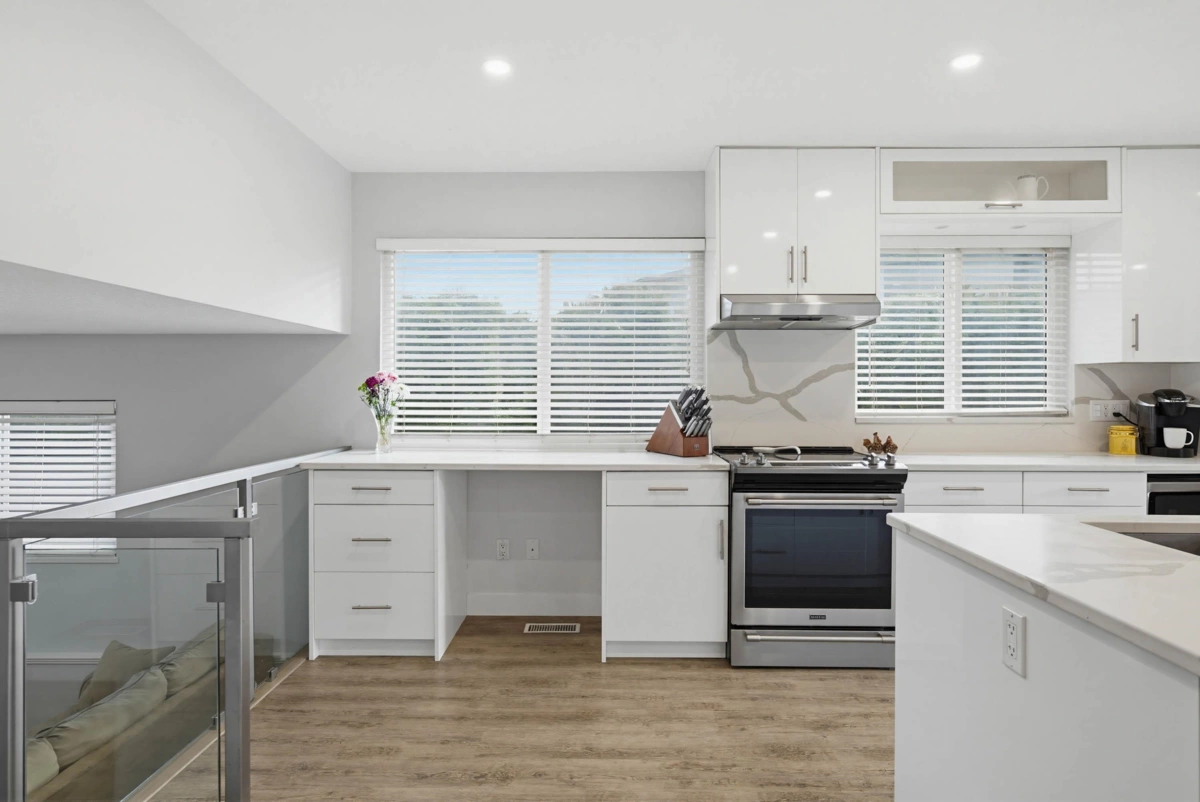 Kitchen Island Photo of 9490 206a Street, Langley, BC