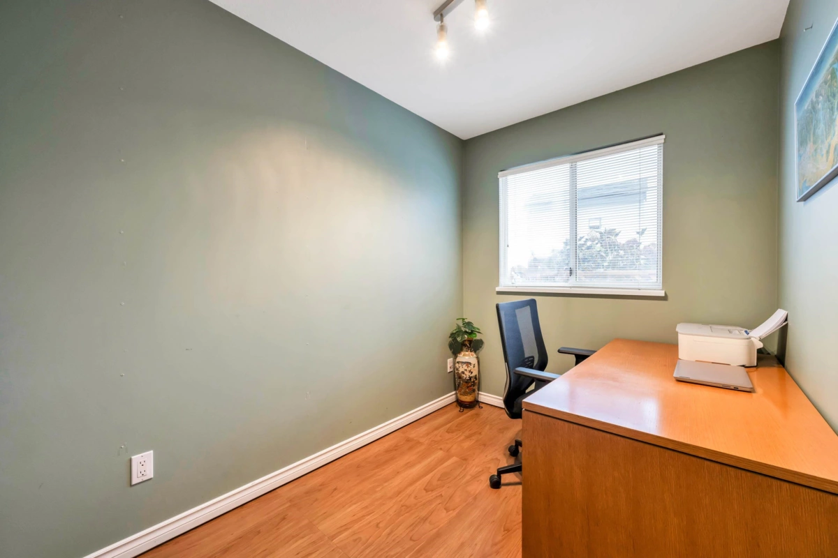 Laundry Room Photo of 21447 88b Avenue, Langley, BC