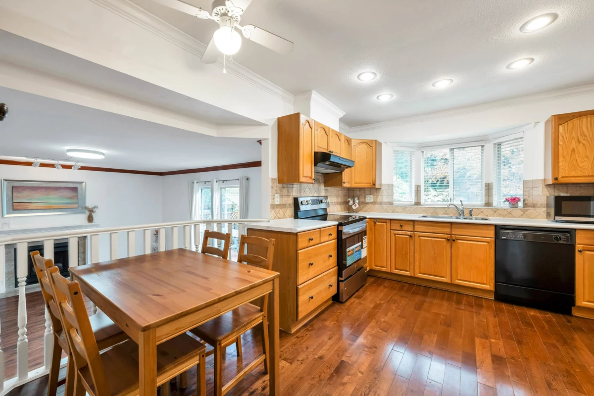 Walk-In Closet Photo of 21447 88b Avenue, Langley, BC