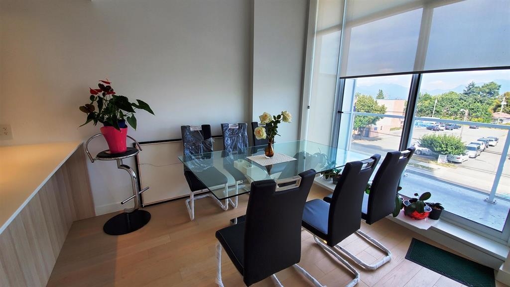 Family Room Photo of 312 2220 Kingsway, Vancouver, BC