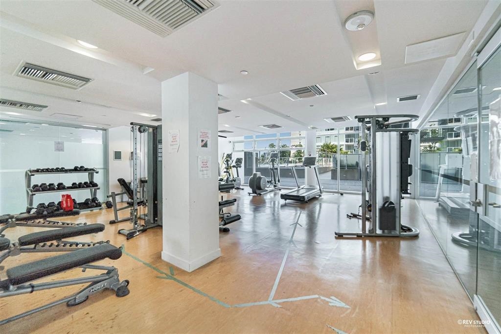 Kitchen Island Photo of 312 2220 Kingsway, Vancouver, BC