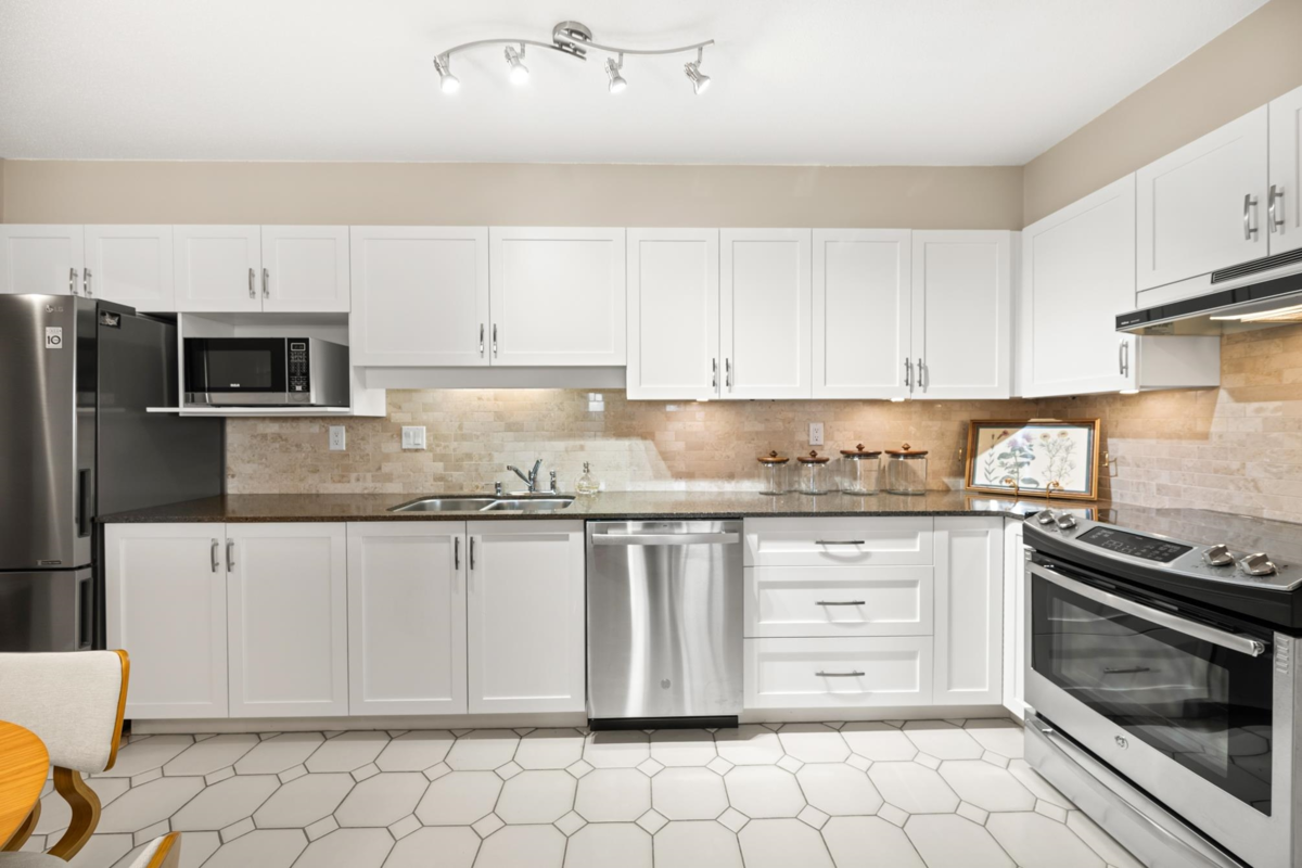 Dining Area Photo of 1105 1235 Quayside Drive, New Westminster, BC