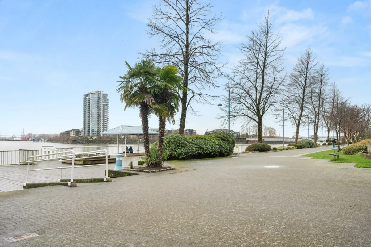 Front Yard Photo of 1105 1235 Quayside Drive, New Westminster, BC