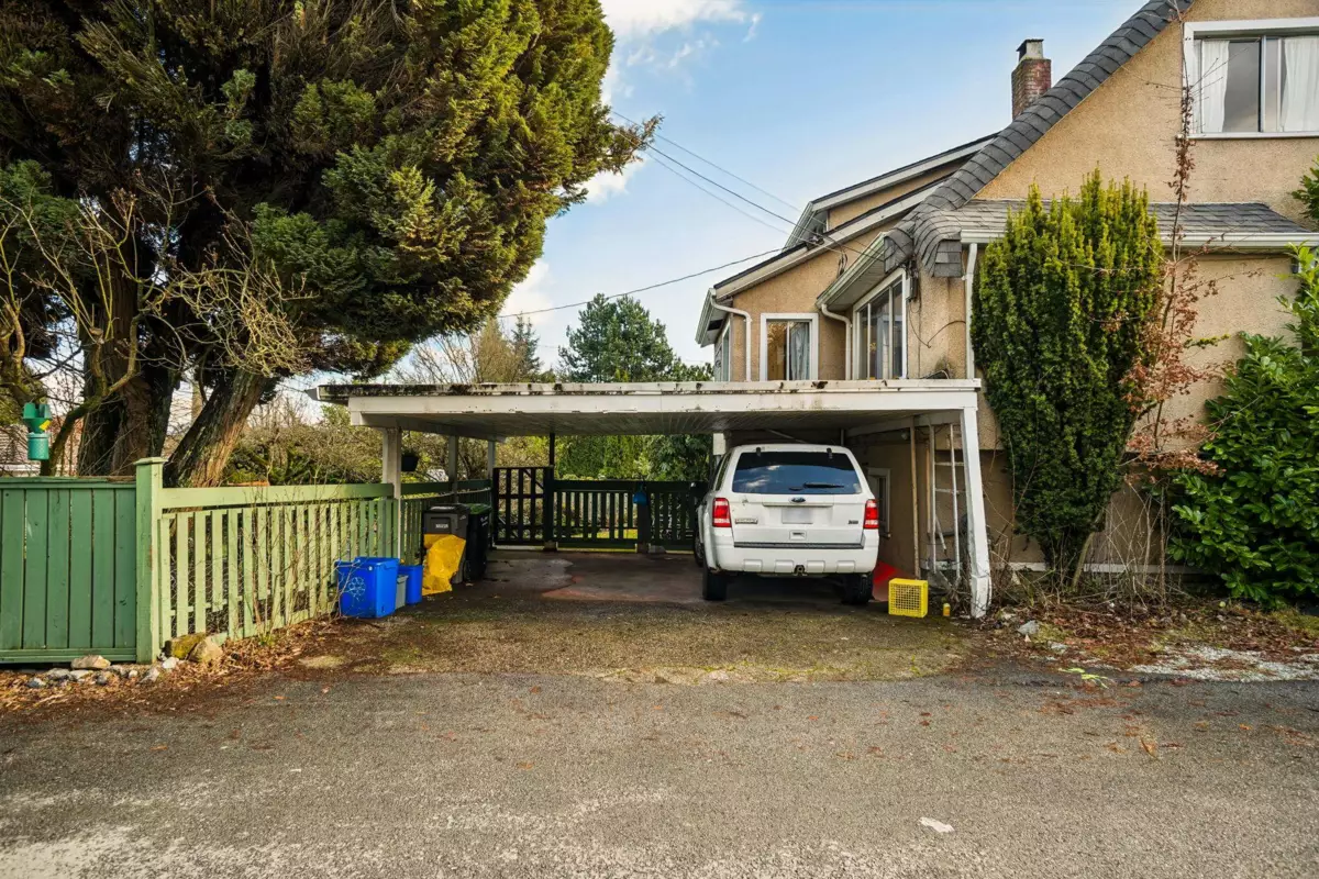 Backyard Photo of 475 W 27th Avenue, Vancouver, BC