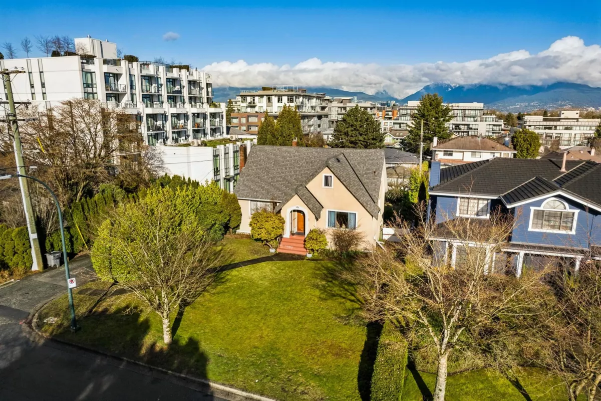 Kitchen Photo of 475 W 27th Avenue, Vancouver, BC