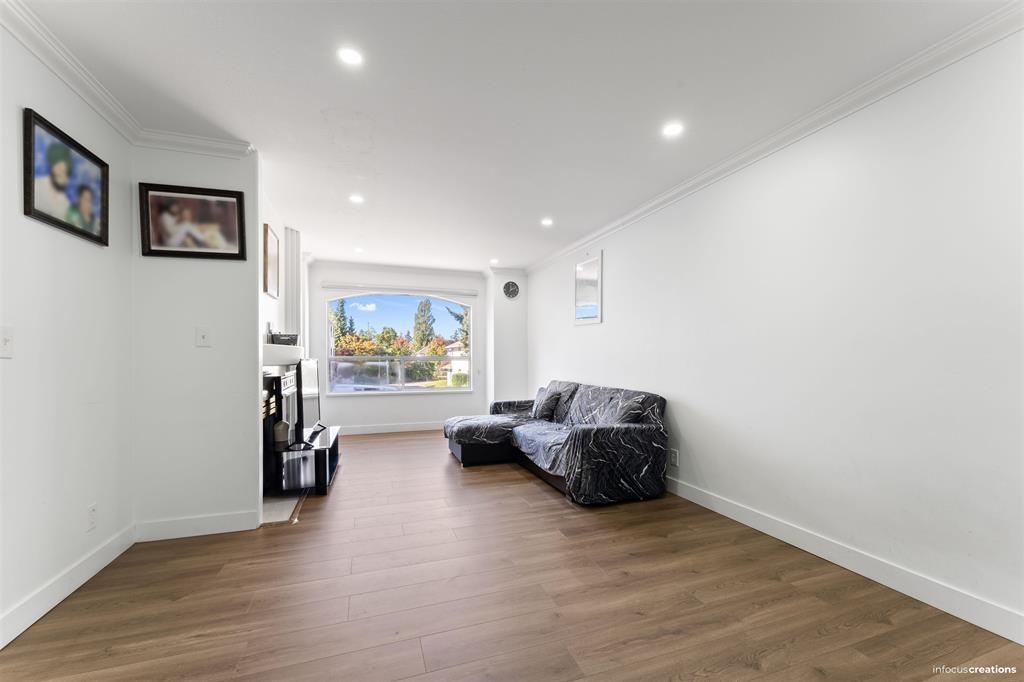 Dining Area Photo of 21 7140 132 Street, Surrey, BC