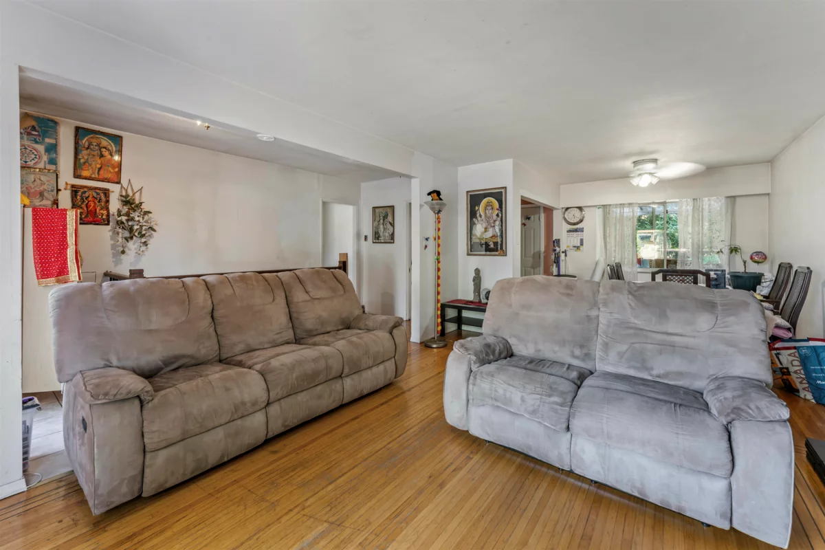 Dining Area Photo of 9761 124a Street, Surrey, BC