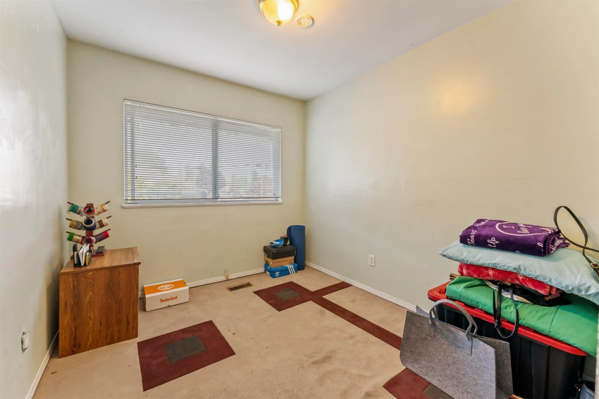 Guest Bathroom Photo of 9761 124a Street, Surrey, BC