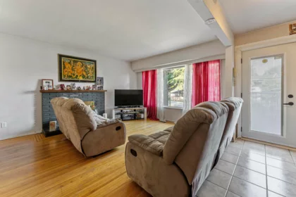 Family Room Photo of 9761 124a Street, Surrey, BC