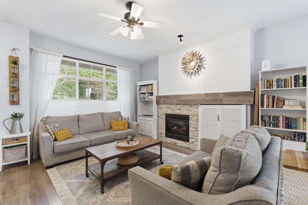 Dining Area Photo of 10241 244 Street, Maple Ridge, BC