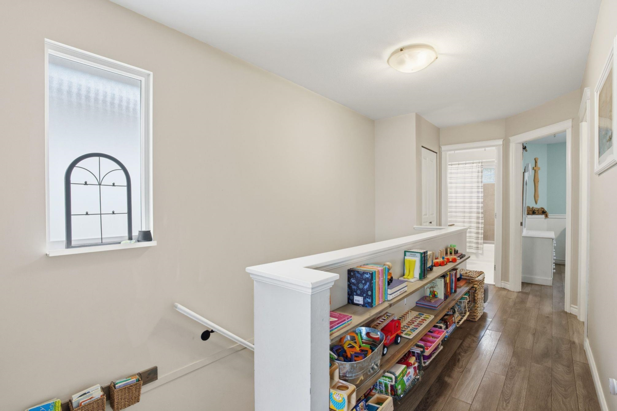 Entry Foyer Photo of 10241 244 Street, Maple Ridge, BC