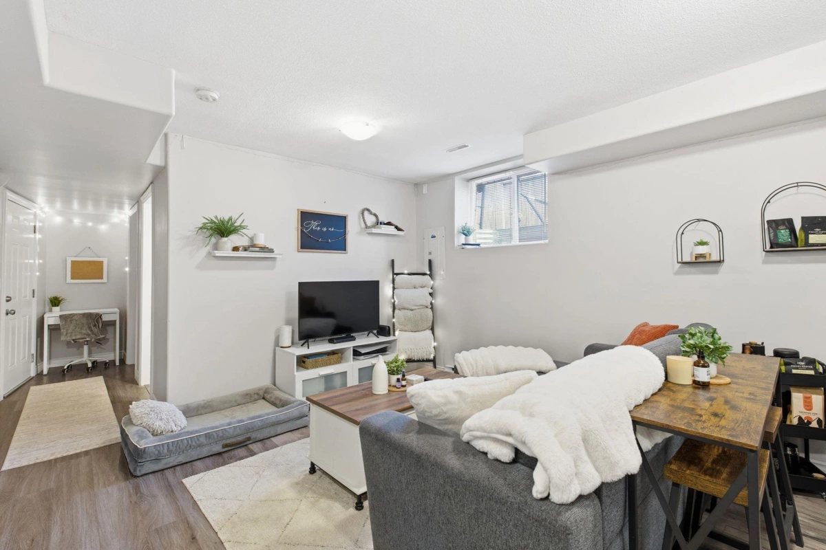 Swimming Pool Photo of 10241 244 Street, Maple Ridge, BC