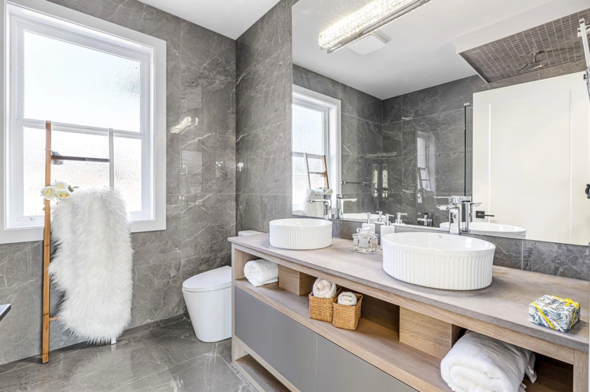 Entry Foyer Photo of 16059 9a Ave Avenue, Surrey, BC