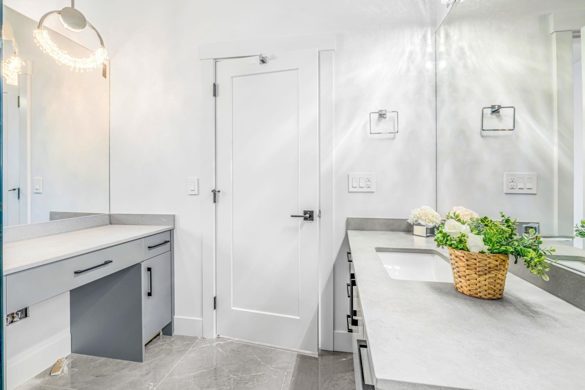 Front Yard Photo of 16059 9a Ave Avenue, Surrey, BC