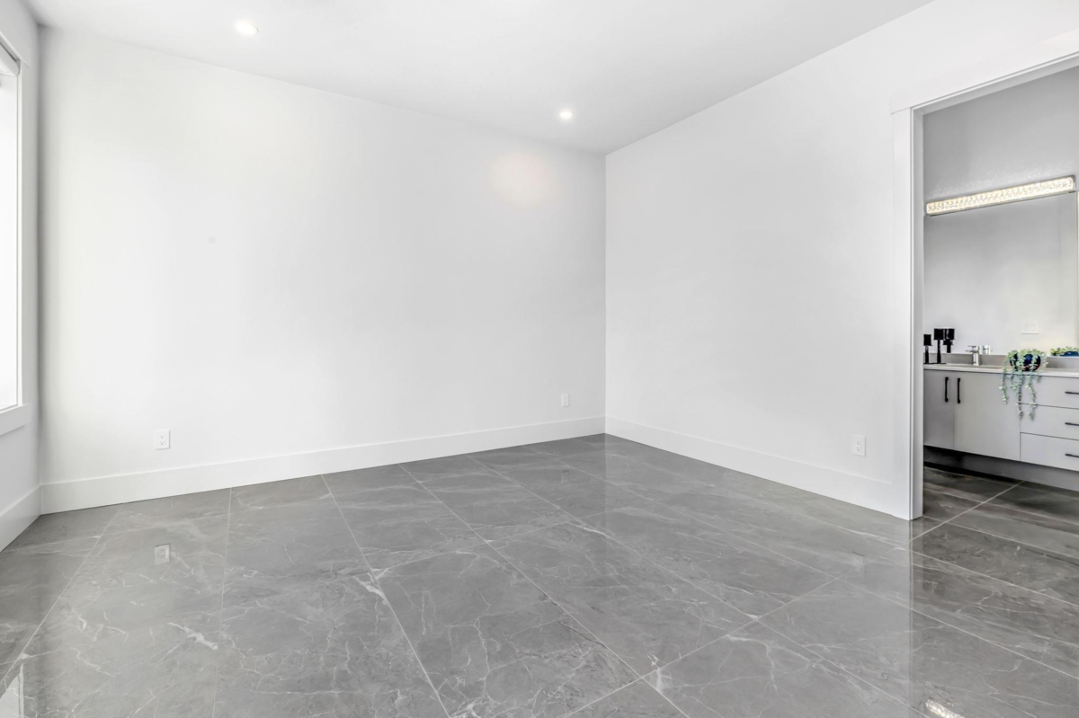 Guest Bathroom Photo of 16059 9a Ave Avenue, Surrey, BC