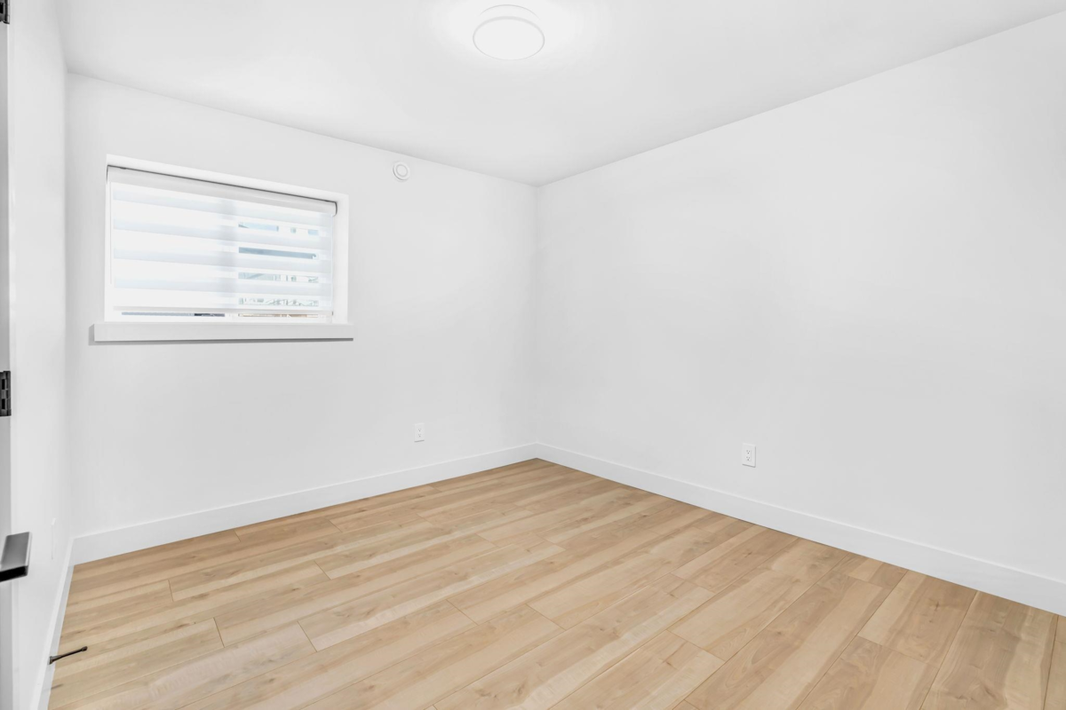 Hallway Photo of 16059 9a Ave Avenue, Surrey, BC