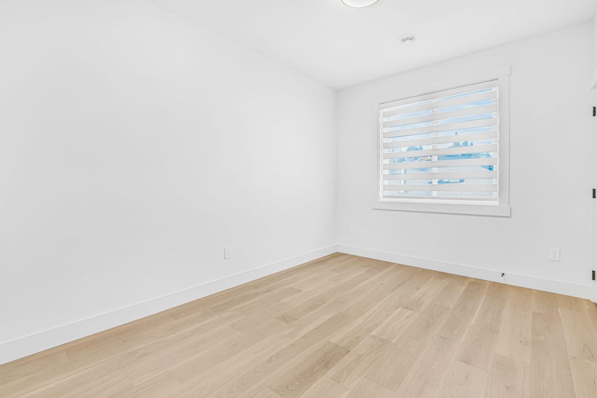 Staircase Photo of 16059 9a Ave Avenue, Surrey, BC